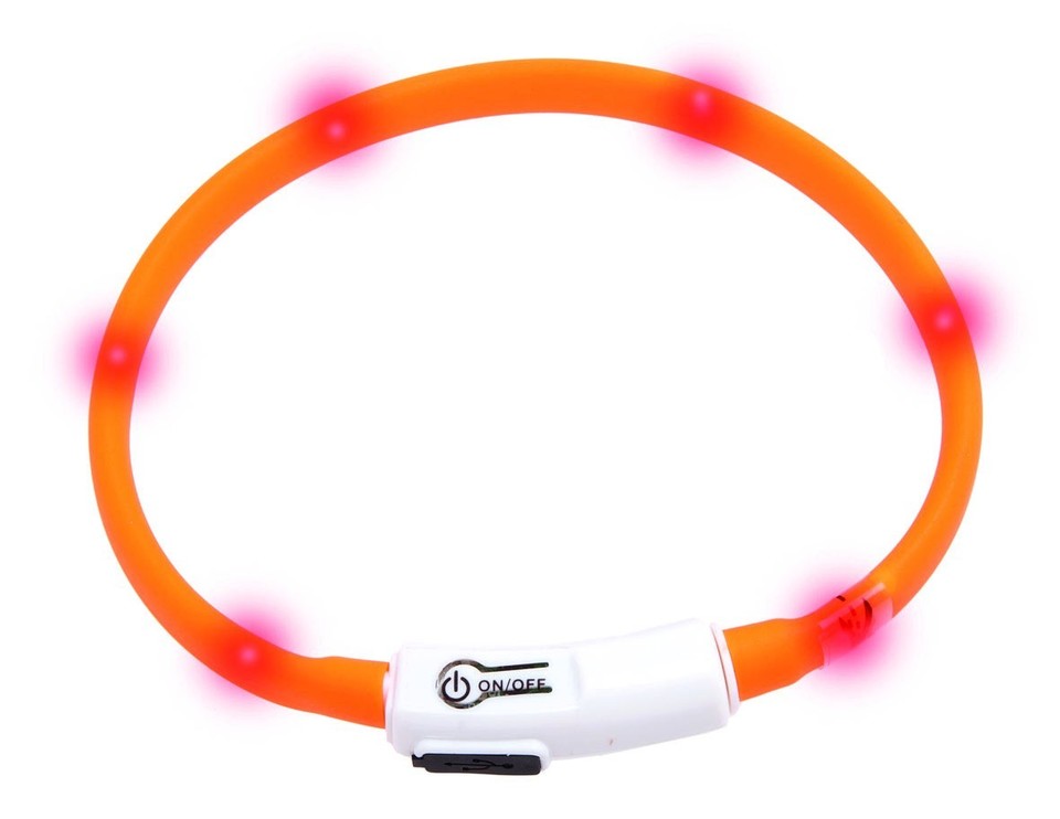 LED-Halsbänder können je nach Modell von 3 bis sogar 6 Stunden leuchten. Es ist eine sehr praktische Lösung für lange Spaziergänge.